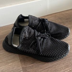 Adidas Size 9.5 All Black Runner